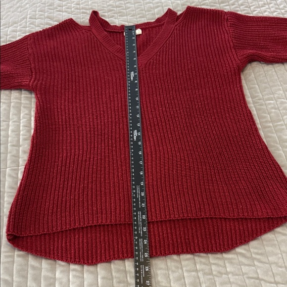 Lida Collection Red V-Neck High-Low Ribbed Knit Sweater - Size M - Picture 7 of 7